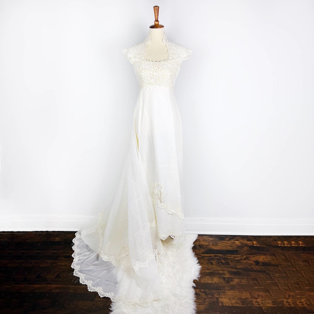 Vintage wedding dress with train 1970s 1980s empire waist needs repair Size XS